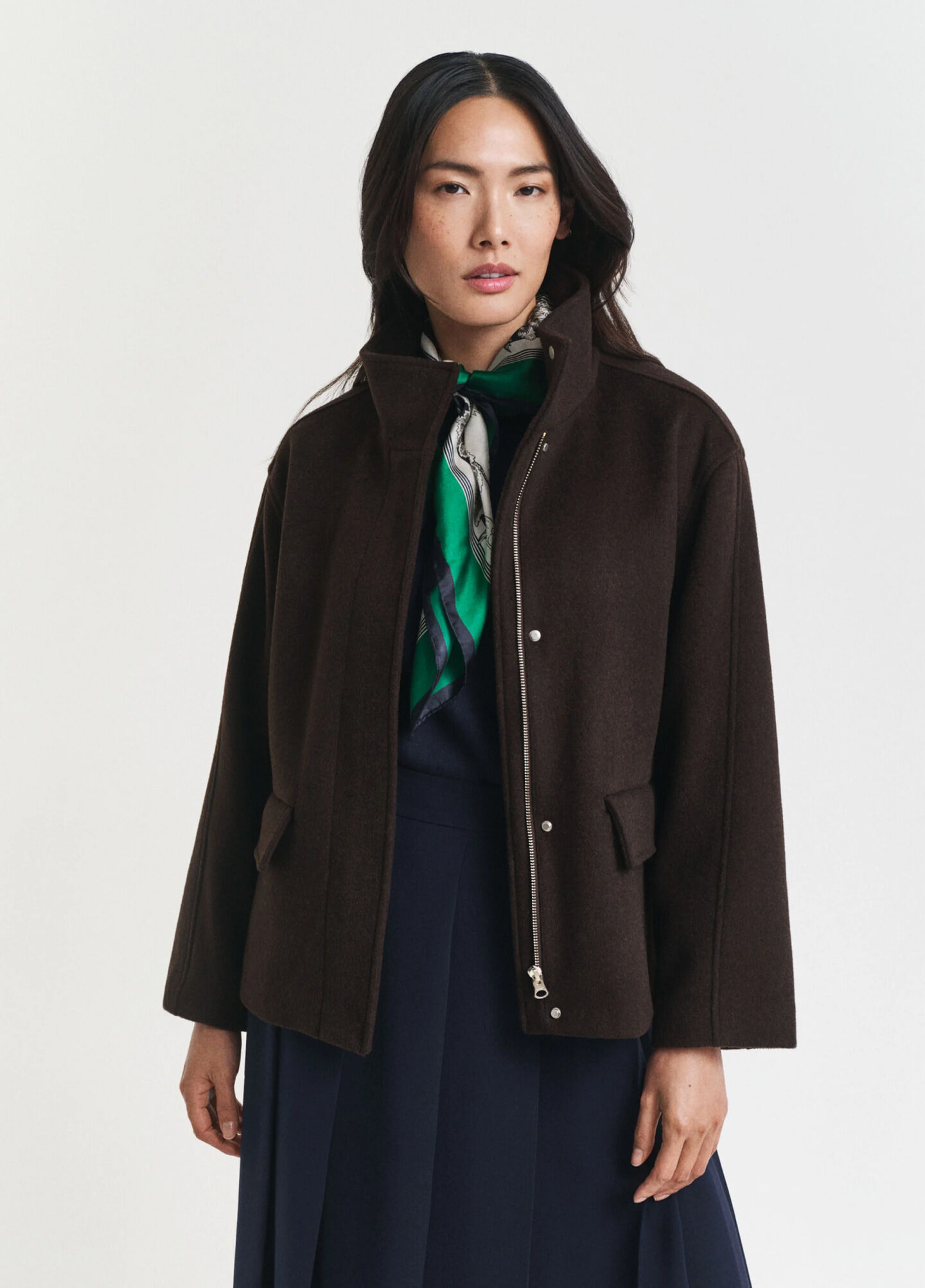 Kort uldjakke med lynlås