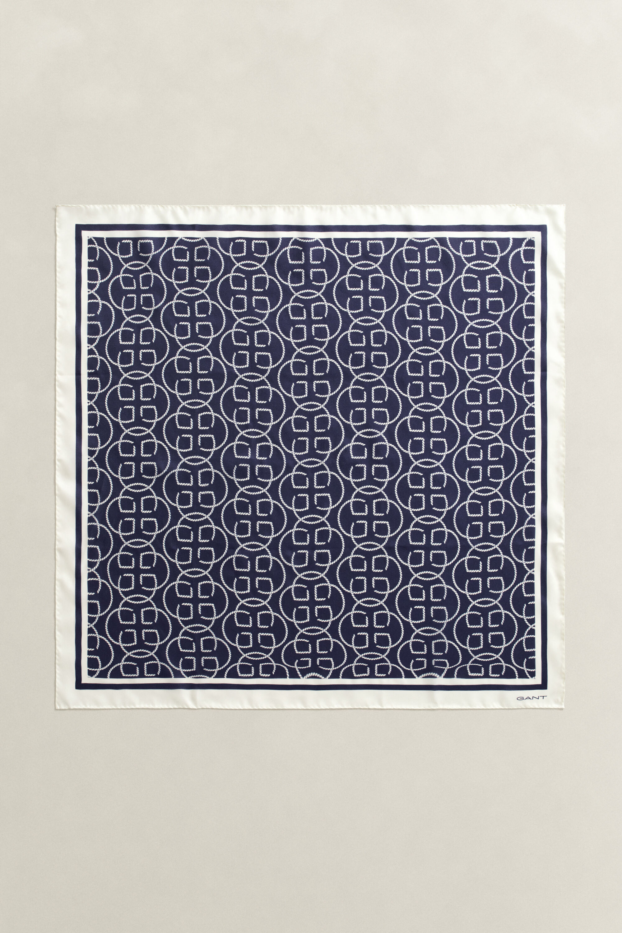 Silketørklæde med monogram