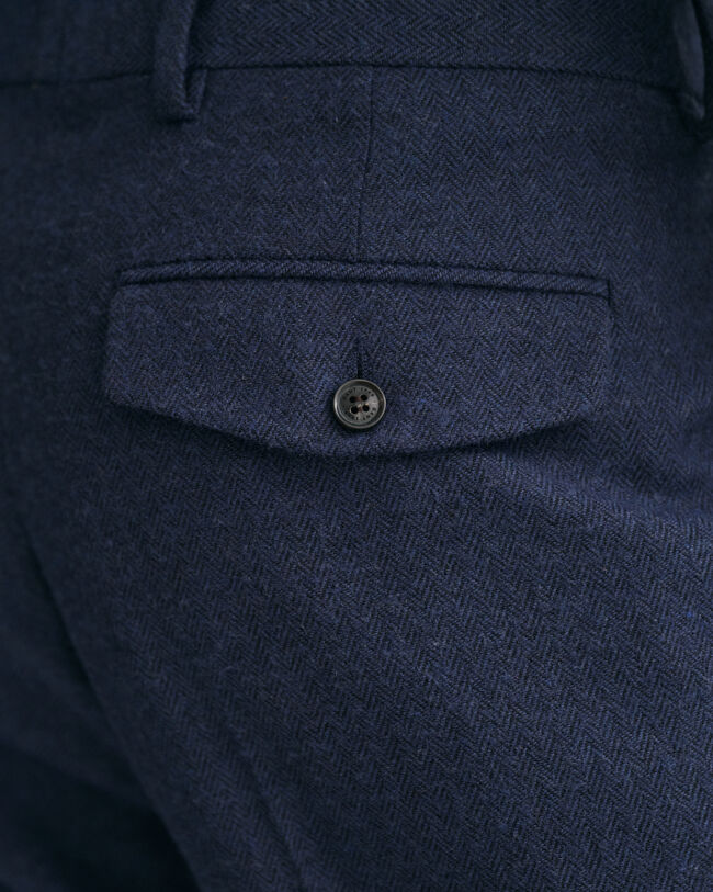 Tilspidsede sildebensm&oslash;nstrede bukser