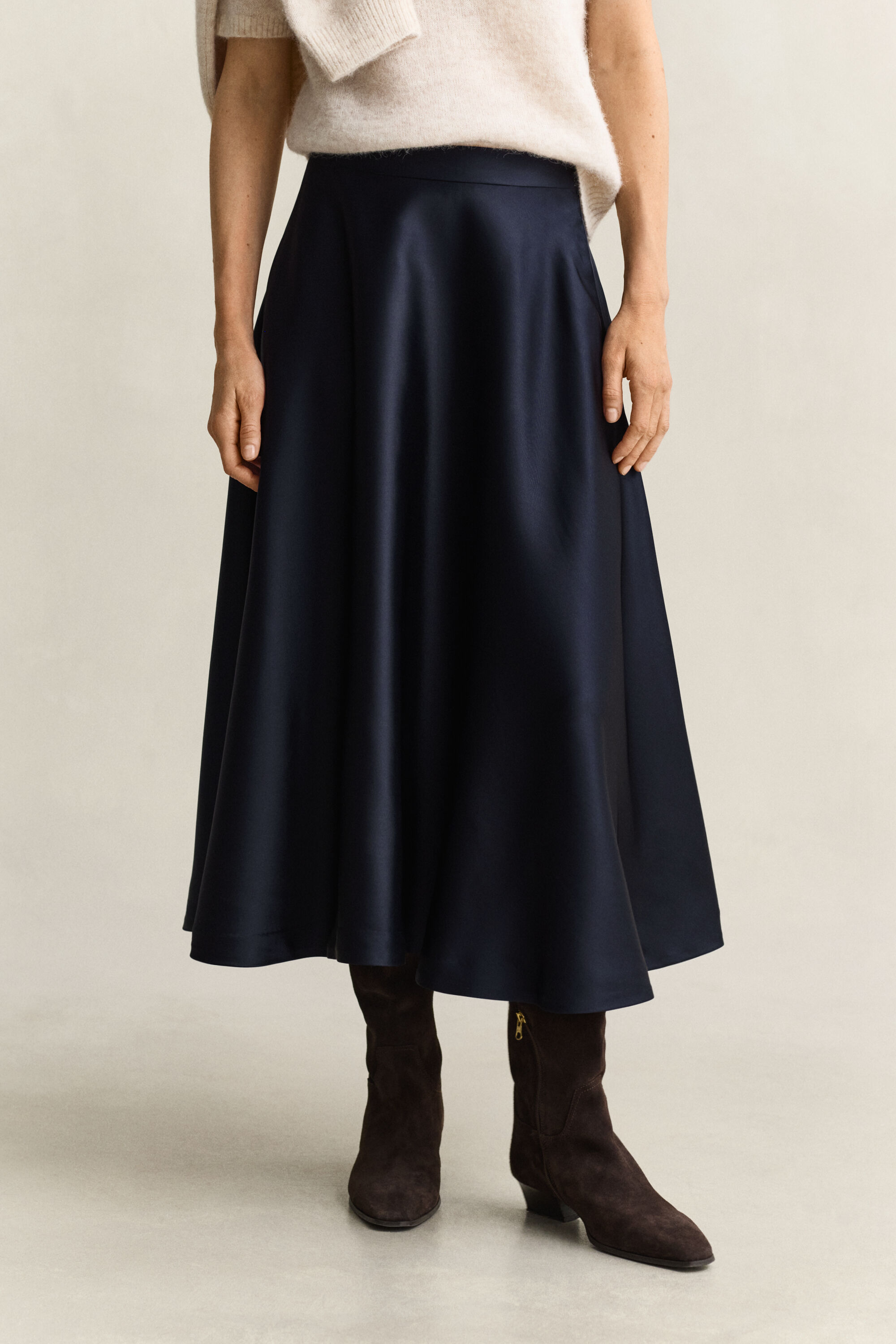 Volume satin nederdel