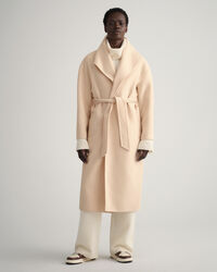 Håndsyet frakke med bælte