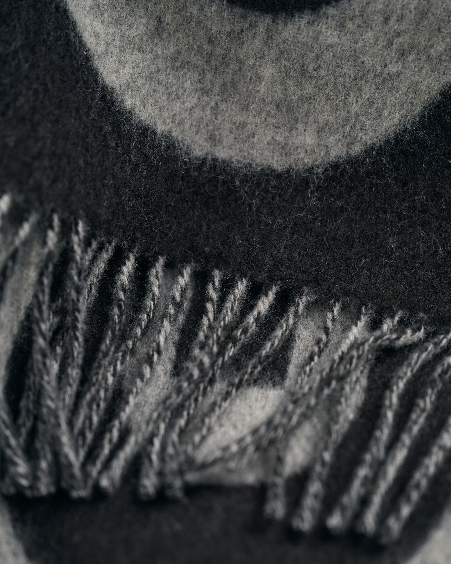 Graphic jacquard-vævet halstørklæde