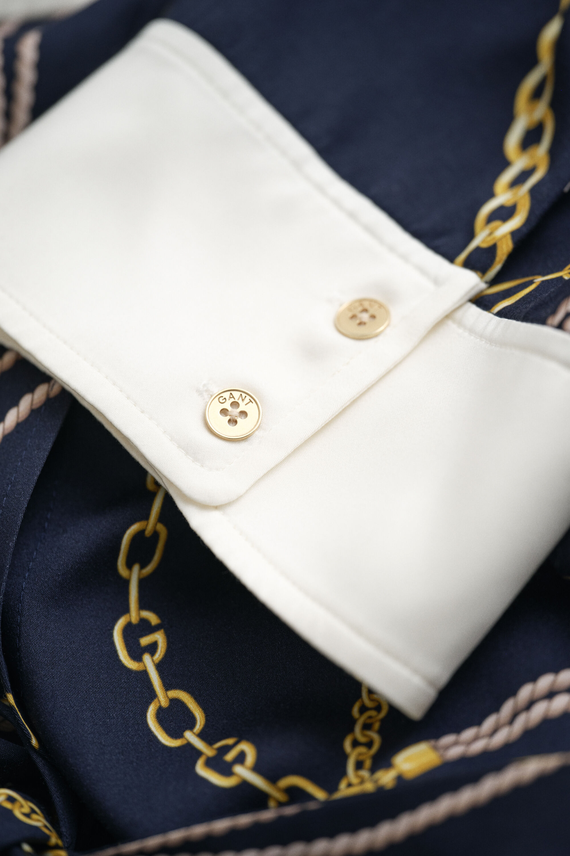 Kontrastfarvet skjortekjole