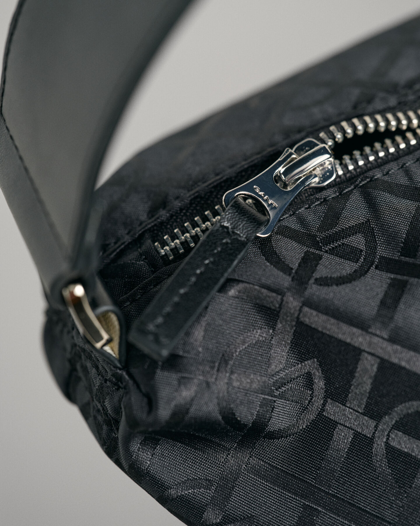 G Patterned stor skuldertaske