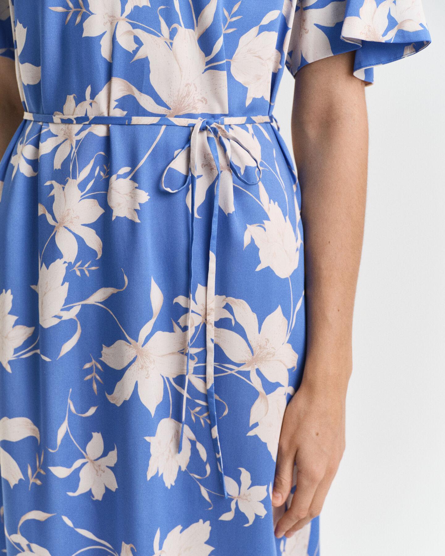 Kortærmet kjole med blomstertryk