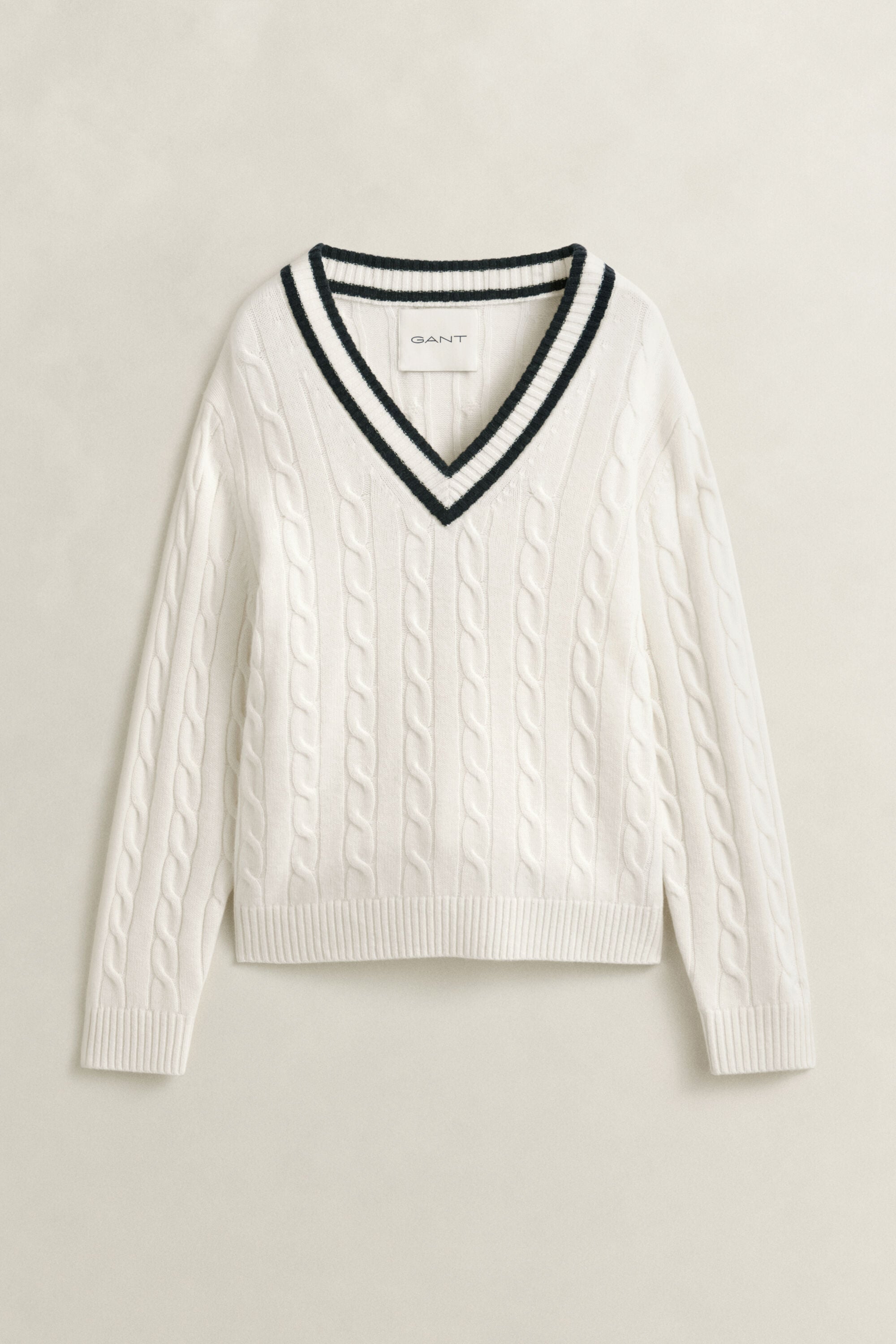 Kabelstrikket sweater i merinould