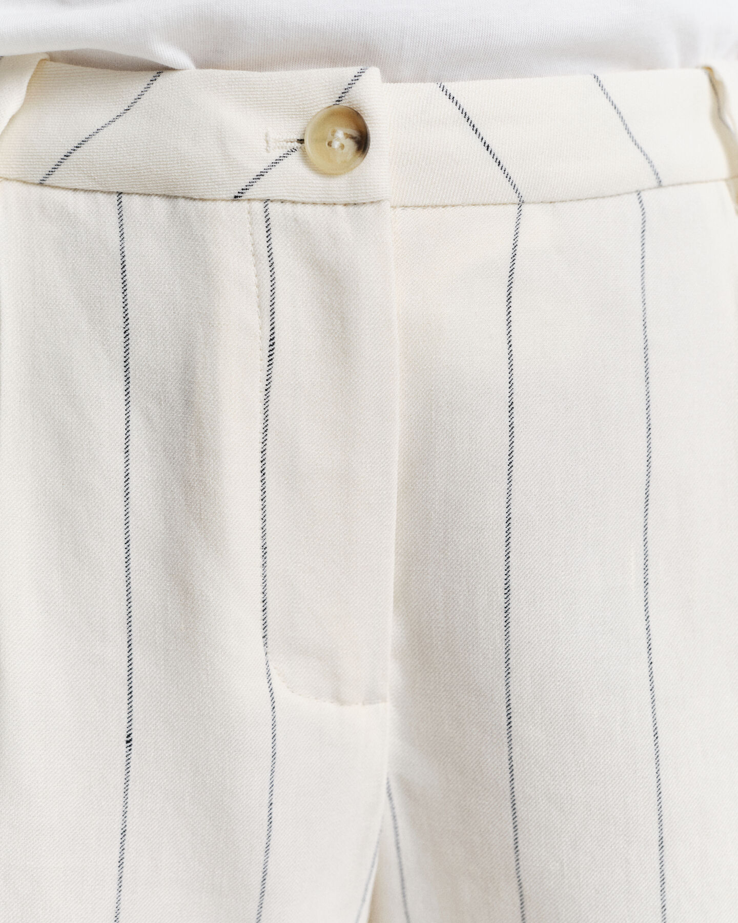 Nålestribede hørshorts