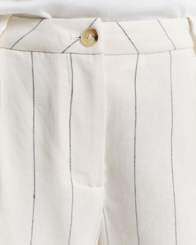 Nålestribede hørshorts