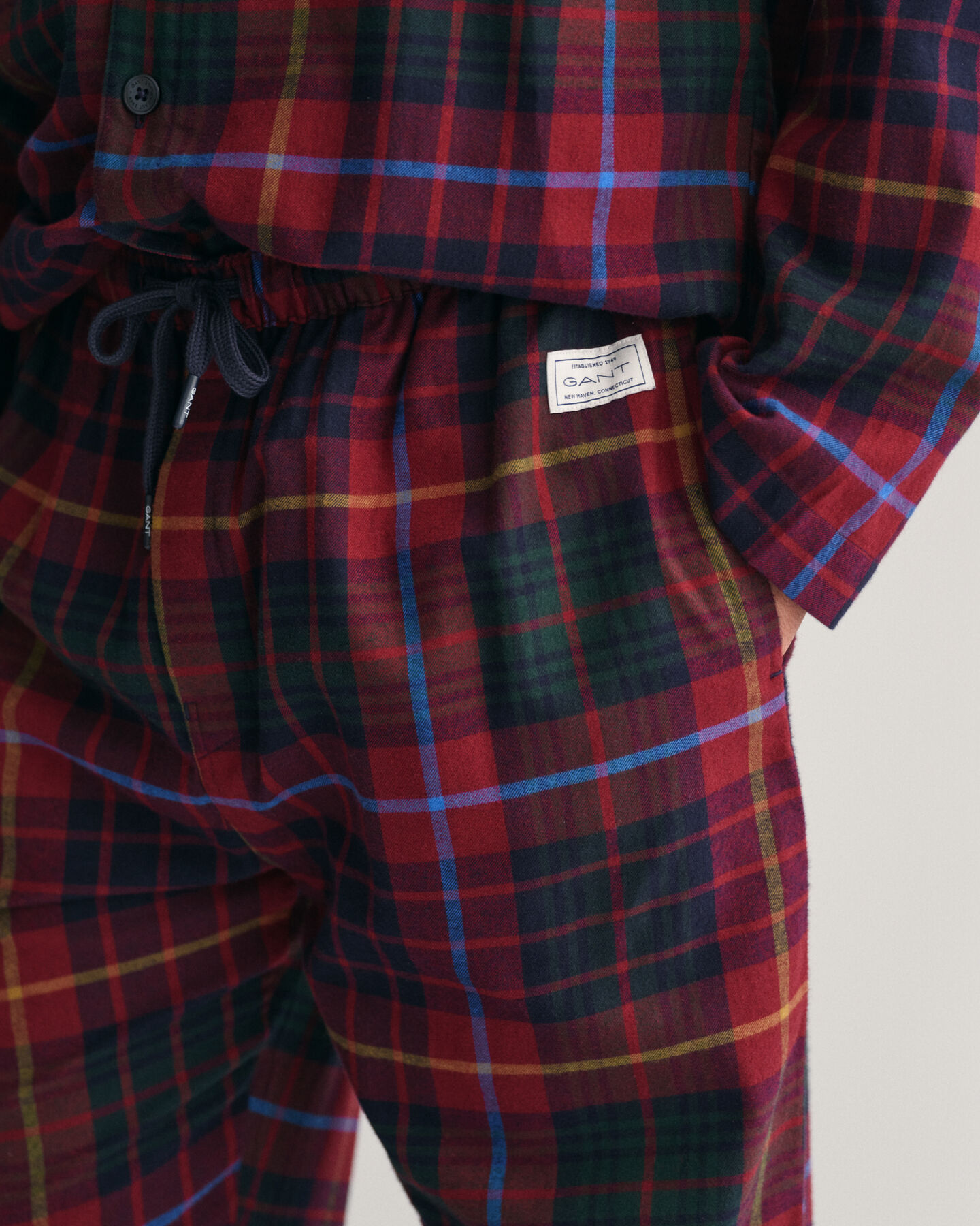 Pyjamasbukser og -skjorte af flannel i gaveæske