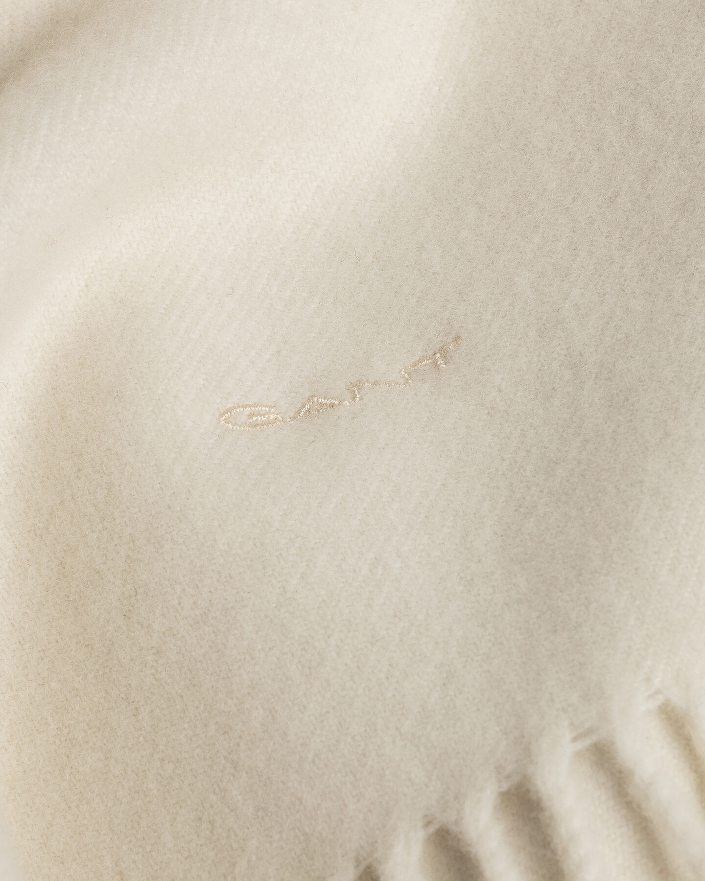 Ensfarvet uldhalstørklæde