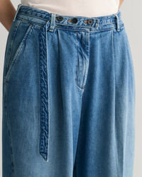 Loose fit jeans med lav talje og bælte