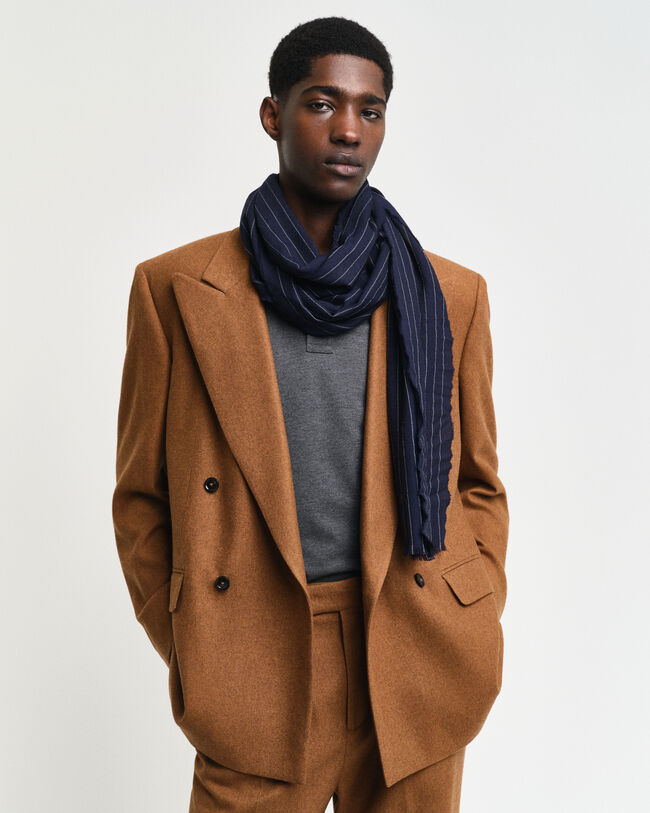 Nålestribet halstørklæde af ekstra fin merinould