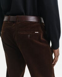 Regular fit chinobukser i jernbanefløjl