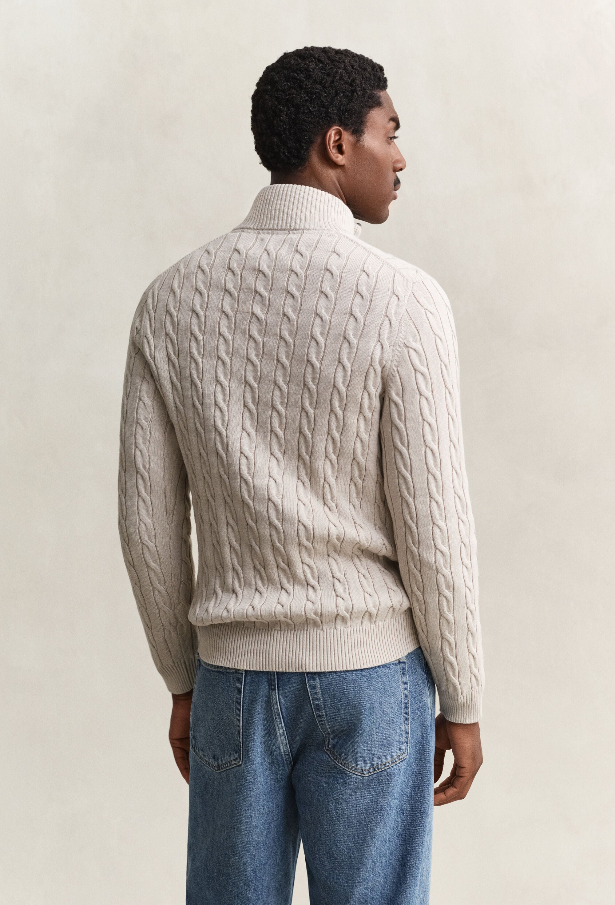 Kabelstrikket sweater af bomuld med halv lynlås