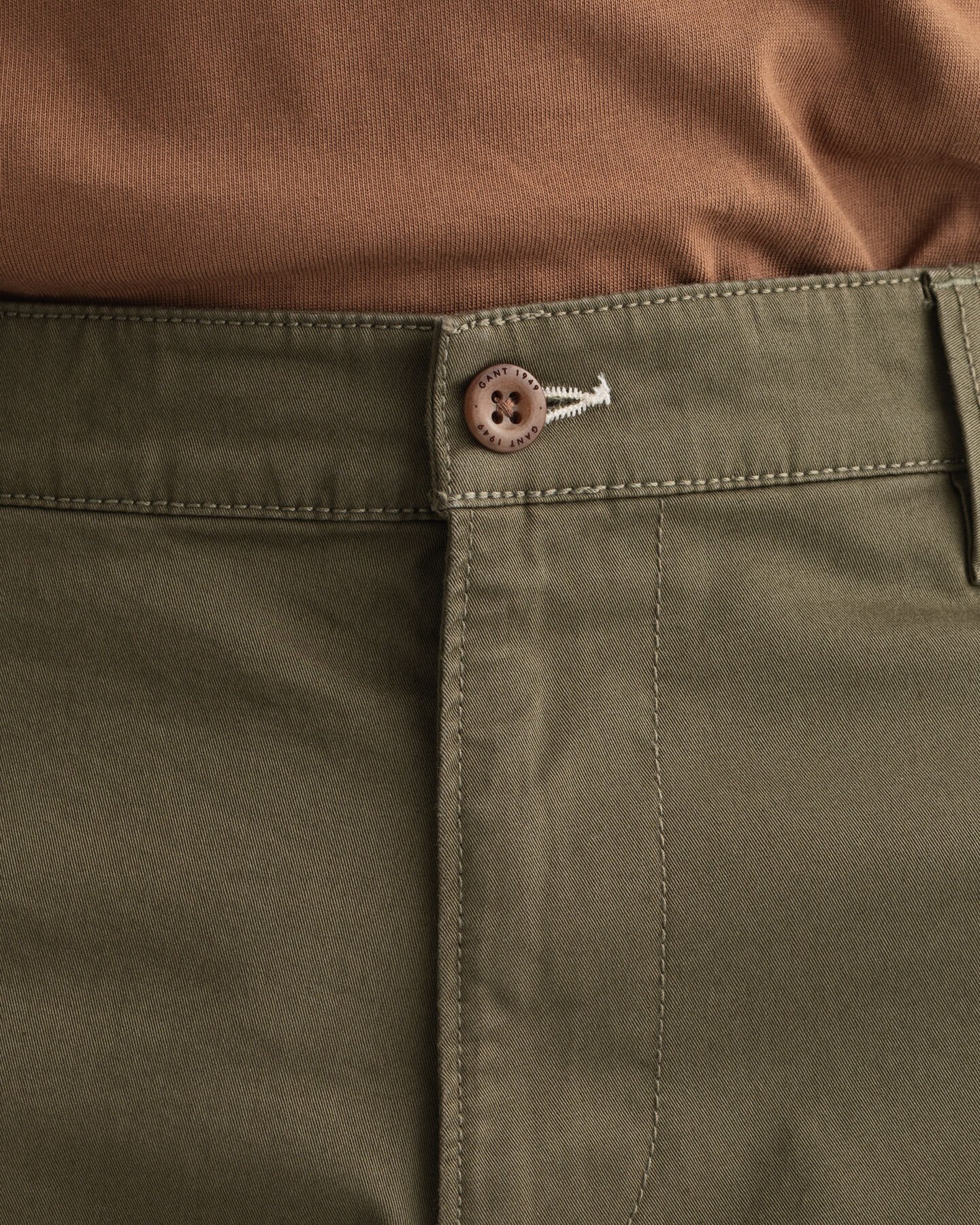 Relaxed fit cargoshorts af twill