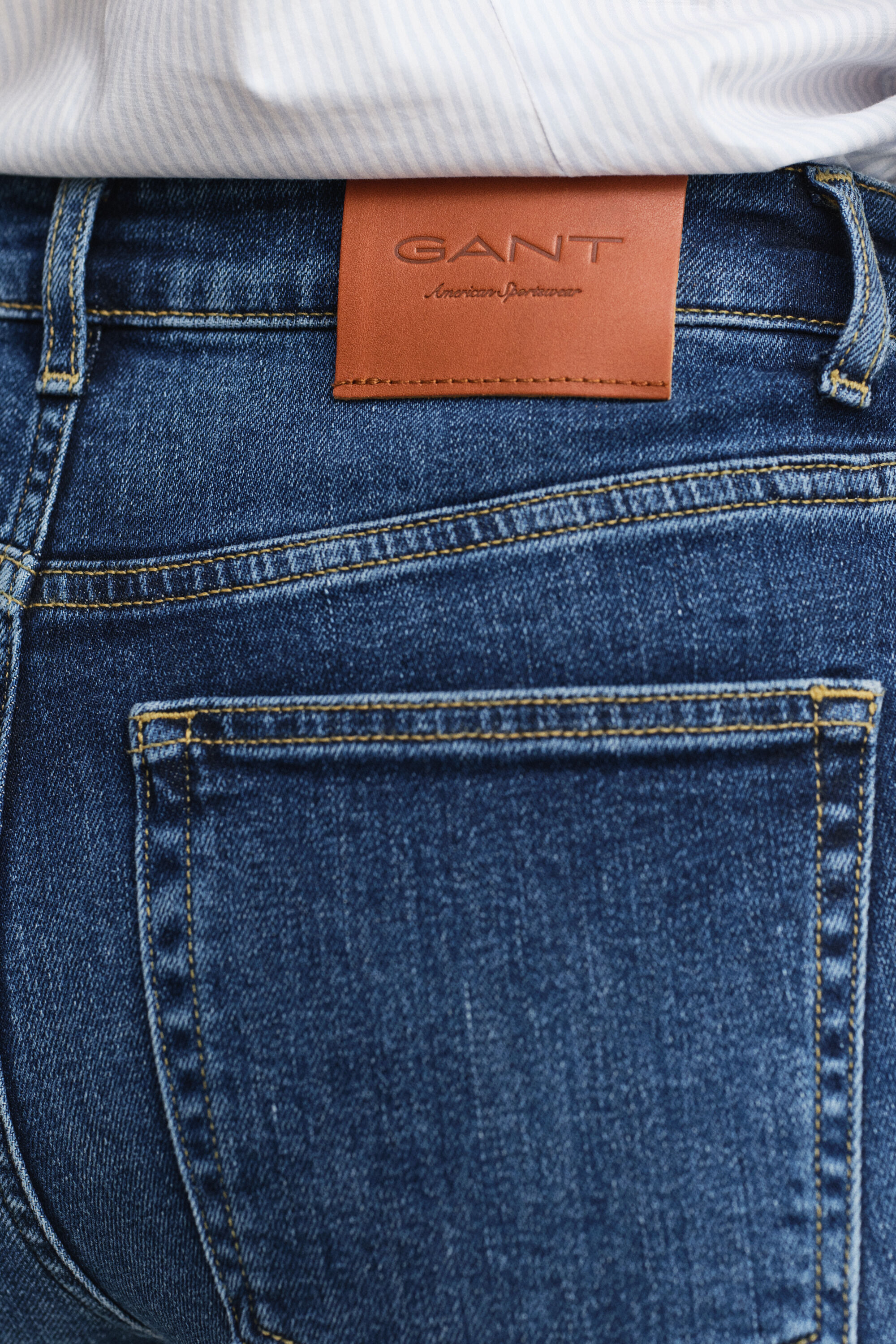 Slanke jeans med stræk og svaj