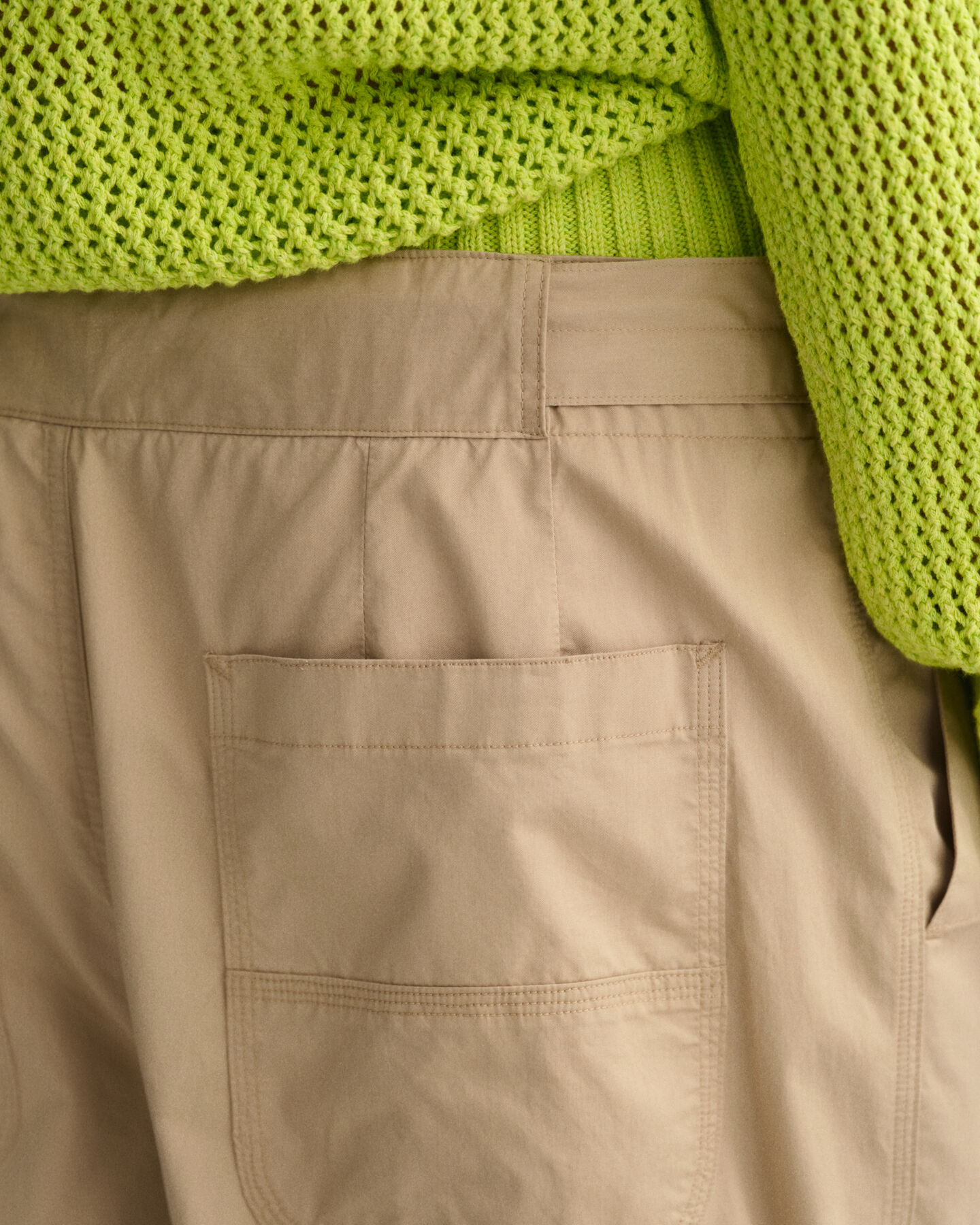 Bukser af bomuldspoplin med bælte