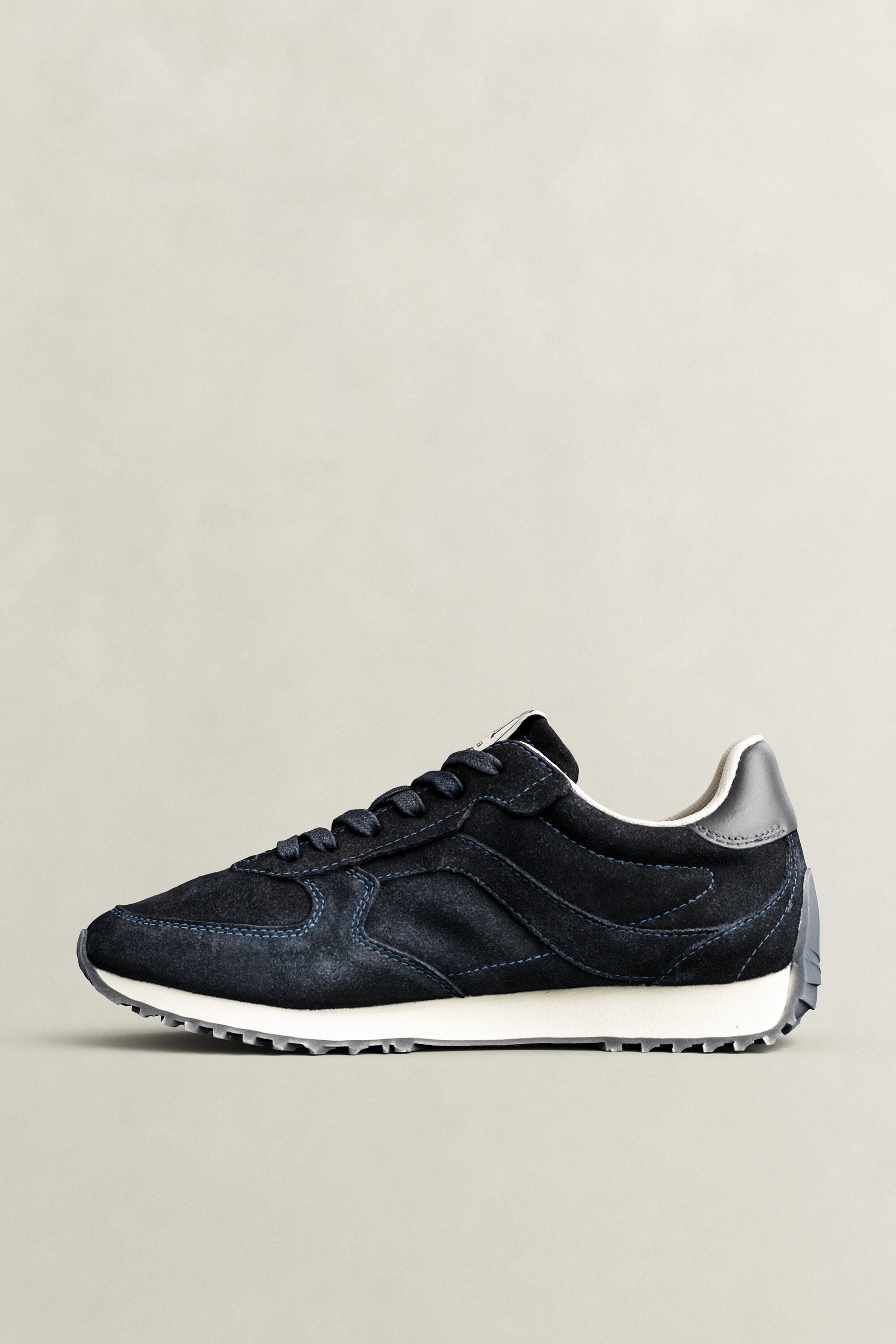 Beja sneakers i ruskind