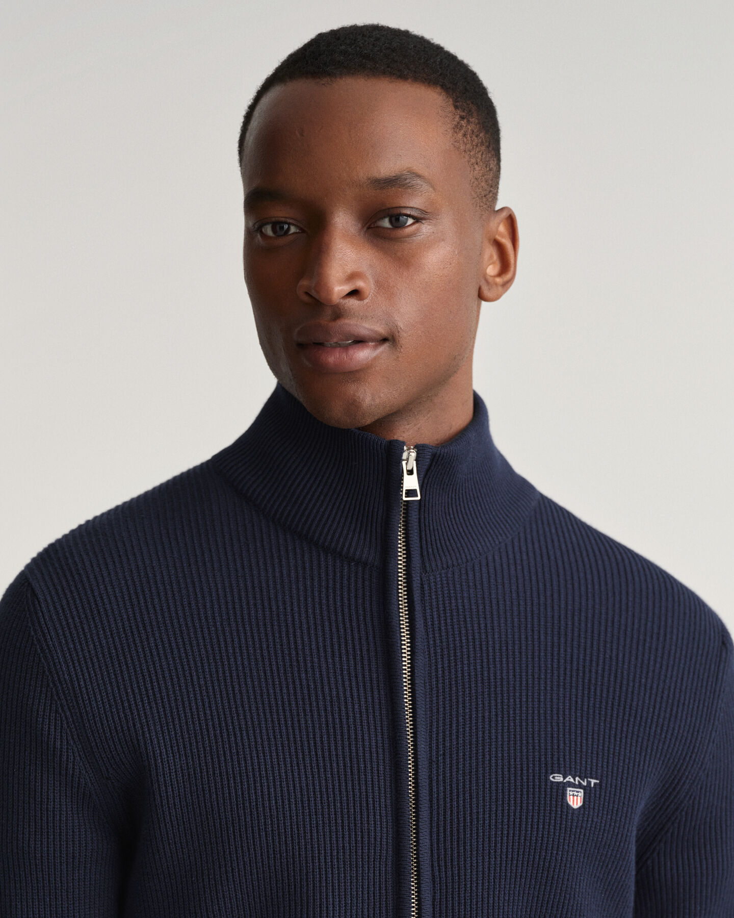 Ribstrikket Texture sweater med hel lynlås