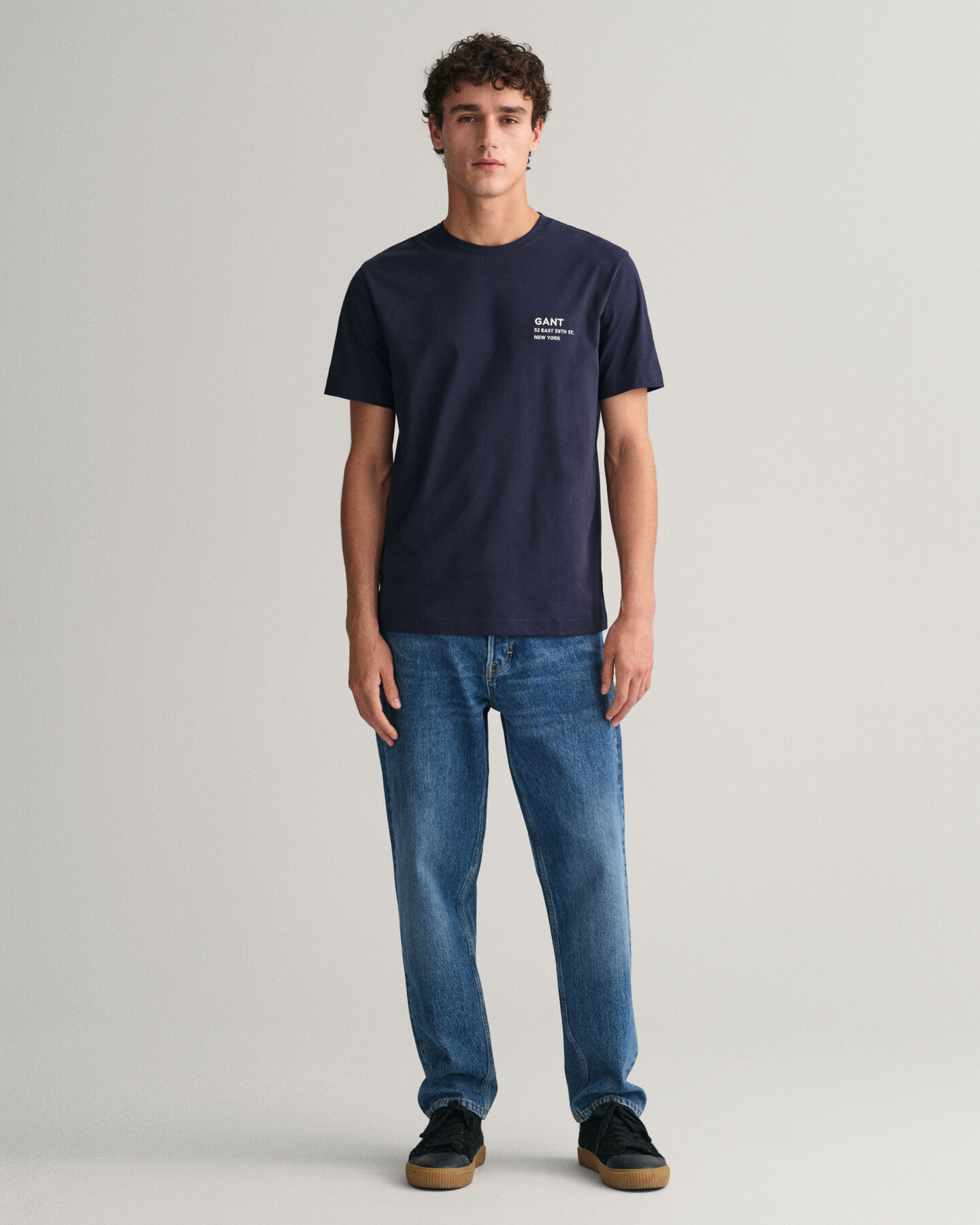 Relaxed fit tilspidsede jeans