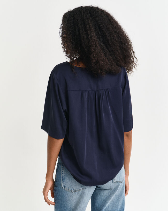 Bluse med korte ærmer