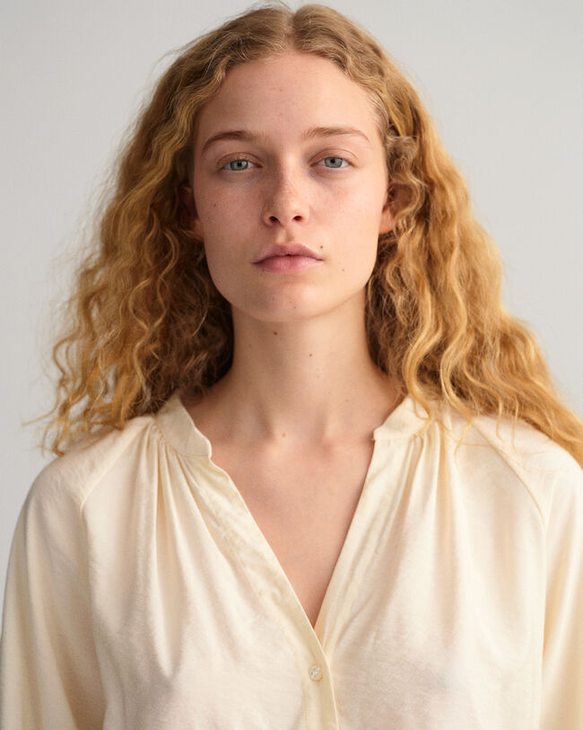 Bluse med stående krave