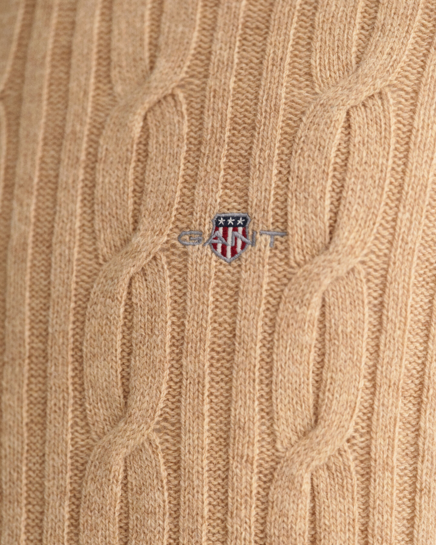 Crewneck sweater af lammeuld med kabelstrik