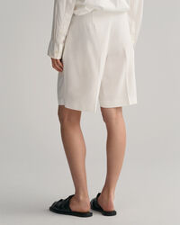 Relaxed fit shorts med læg