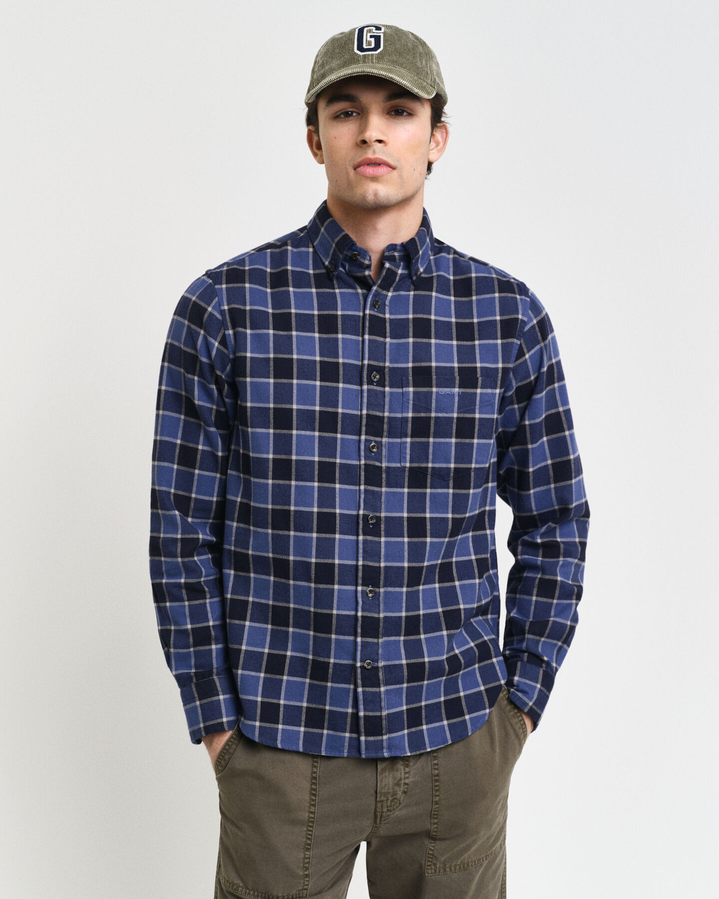 Regular fit ternet sildebensmønstret skjorte