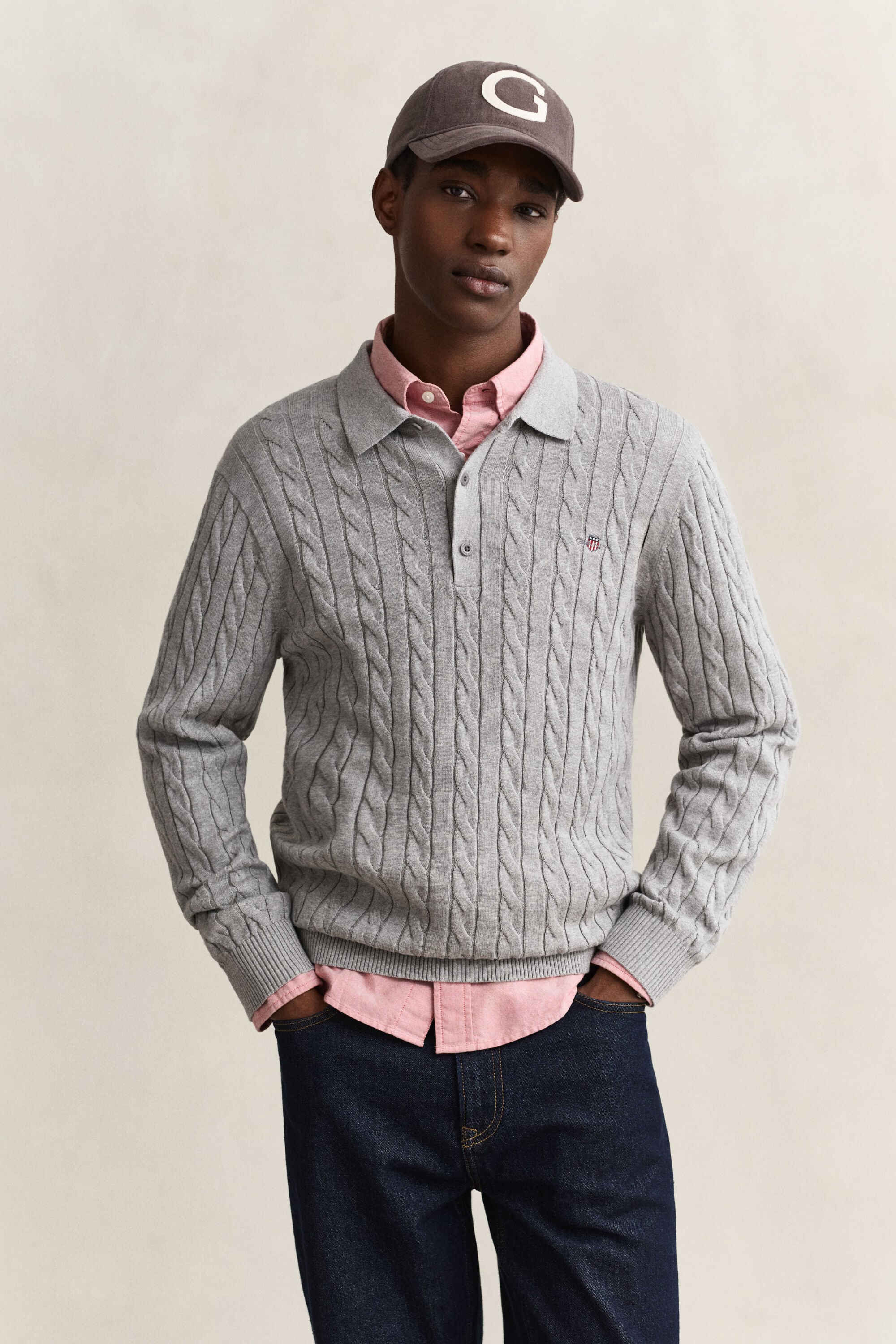 Polosweater i bomuld med kabelstrik