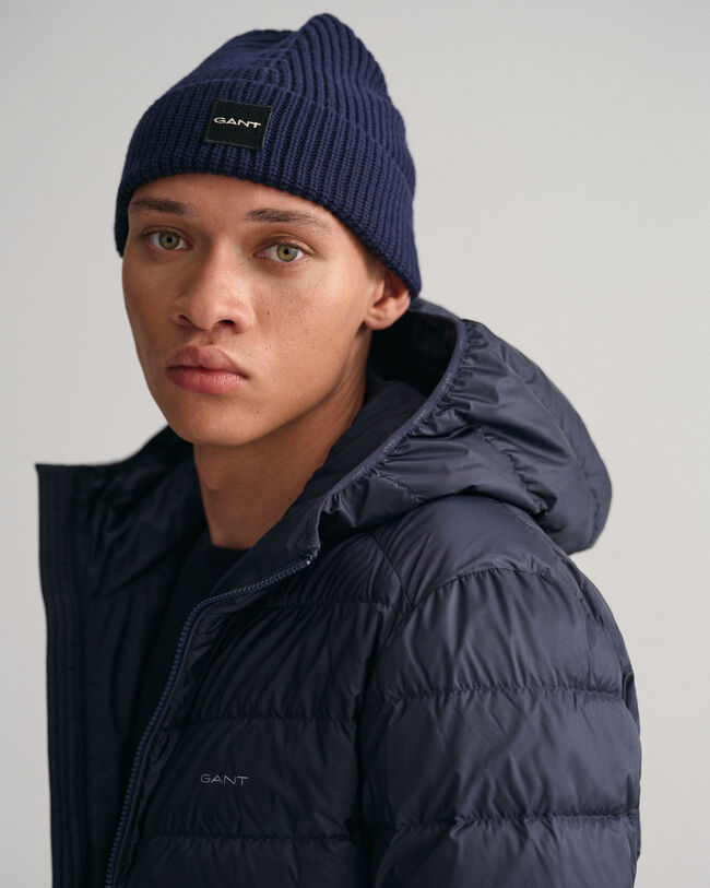 Let dunjakke med hætte