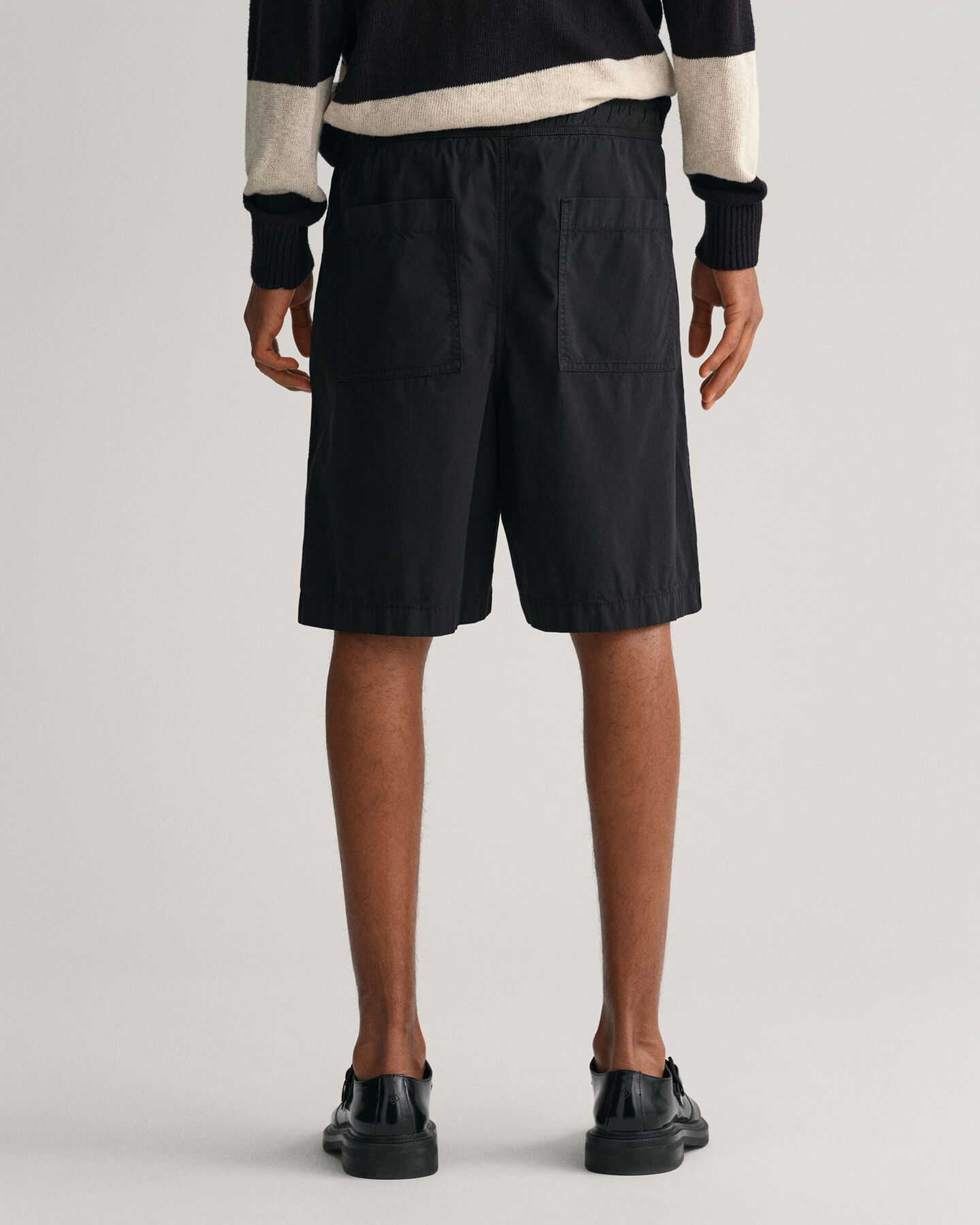 Sunfaded shorts med l&oslash;besnor