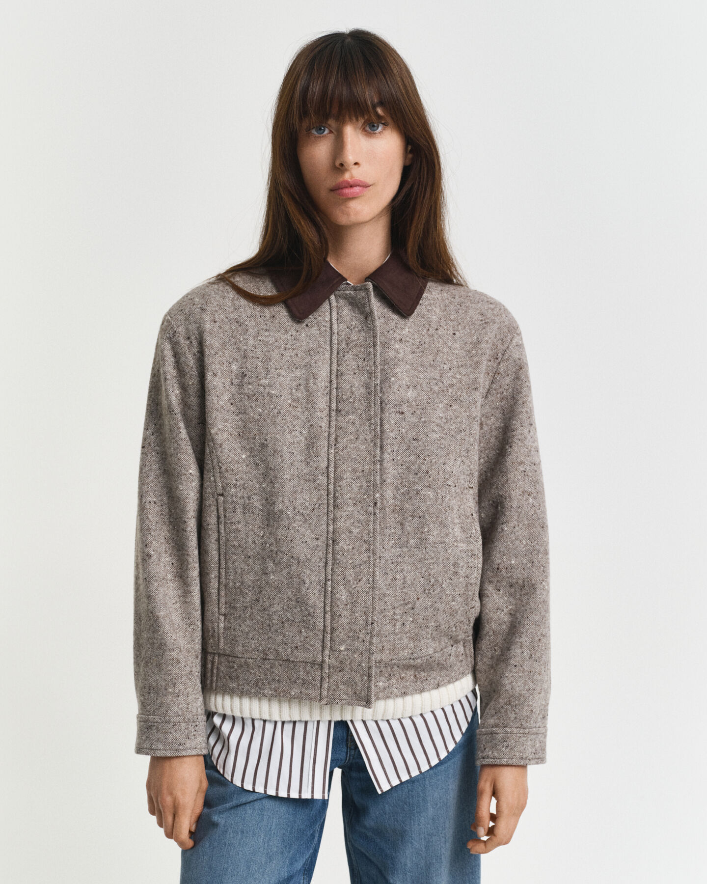 Uldjakke med kontrastfarvet krave