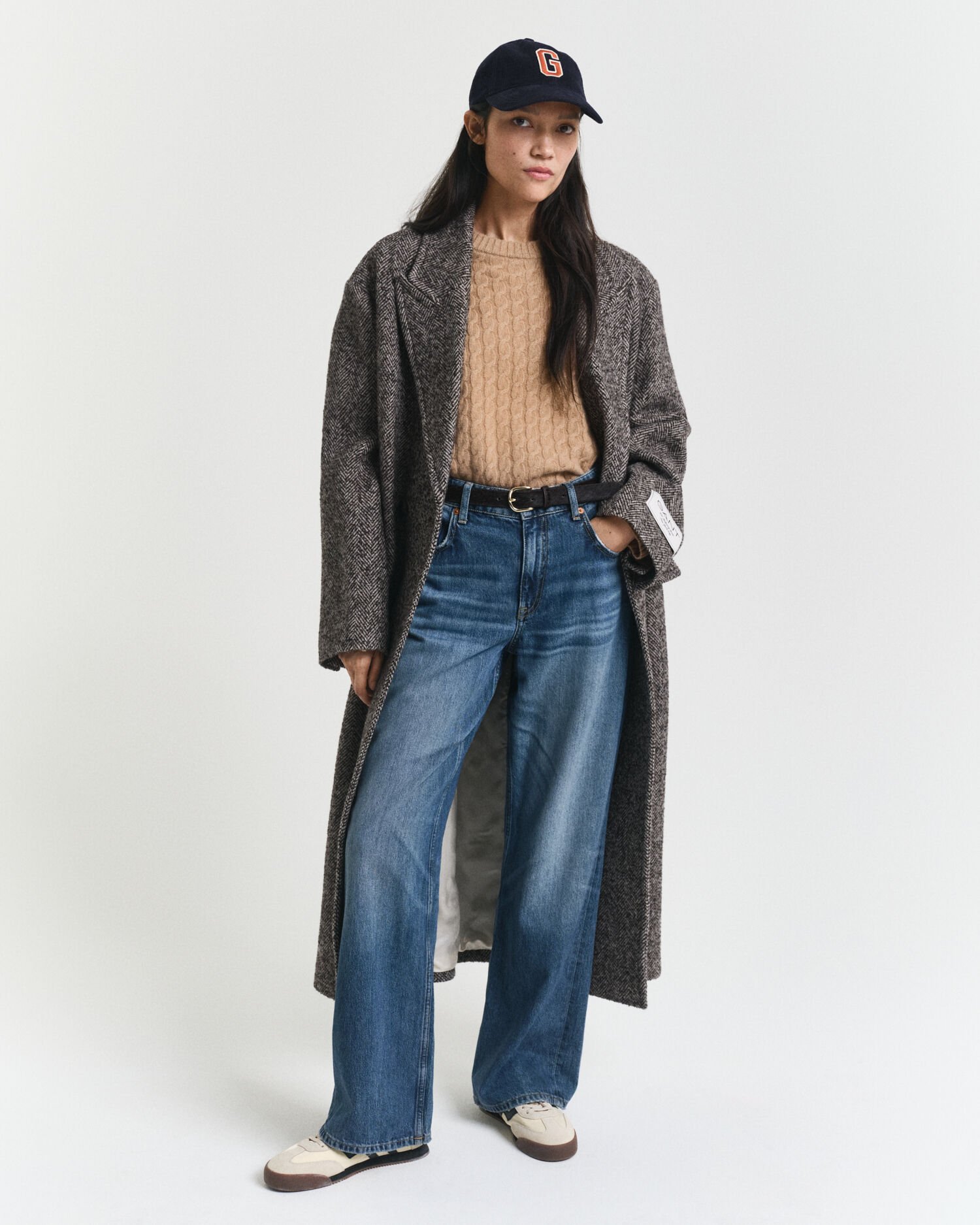 Crewneck sweater af kashmir med kabelstrik