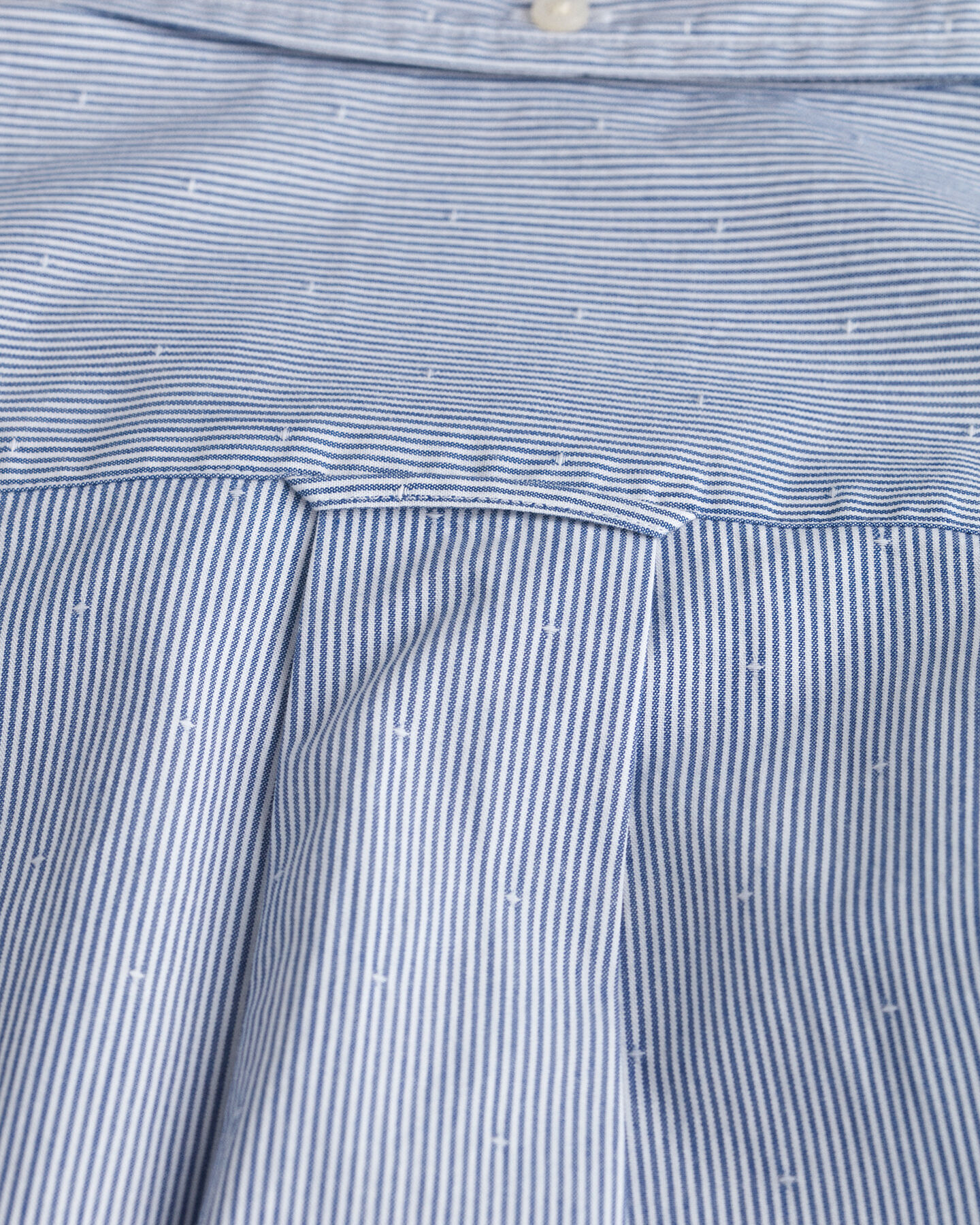 Regular fit stribet dobby-prikket skjorte