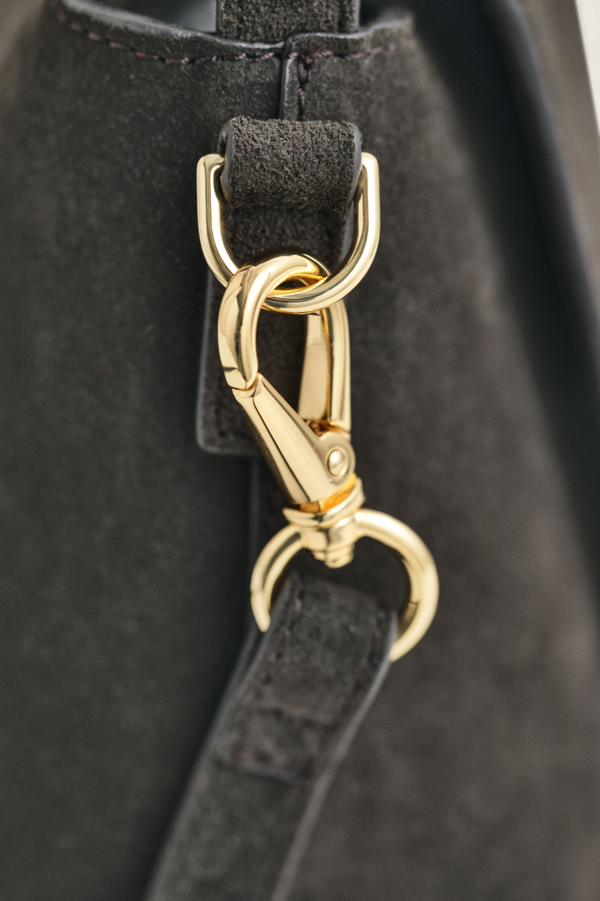 Slouchy skuldertaske i ruskind