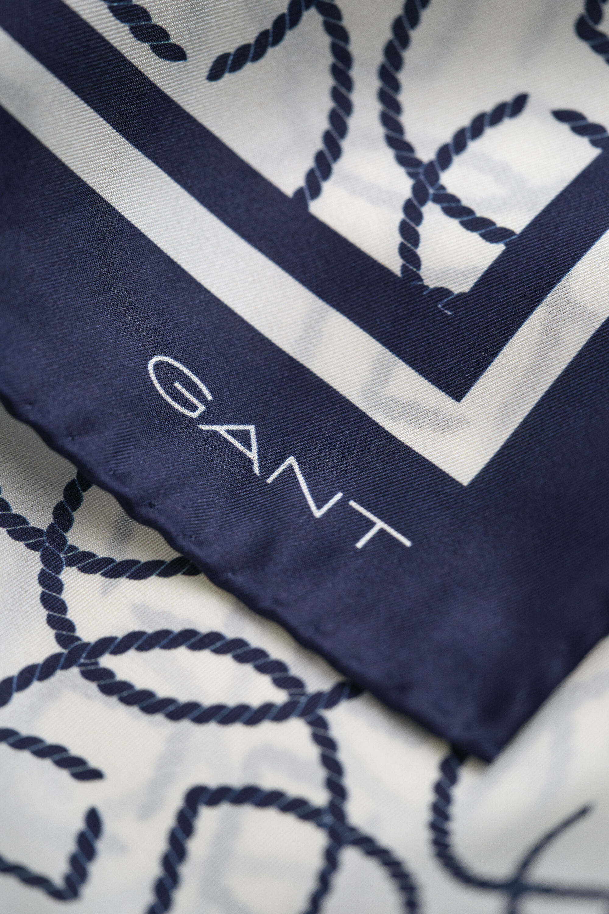 Silketørklæde med monogram