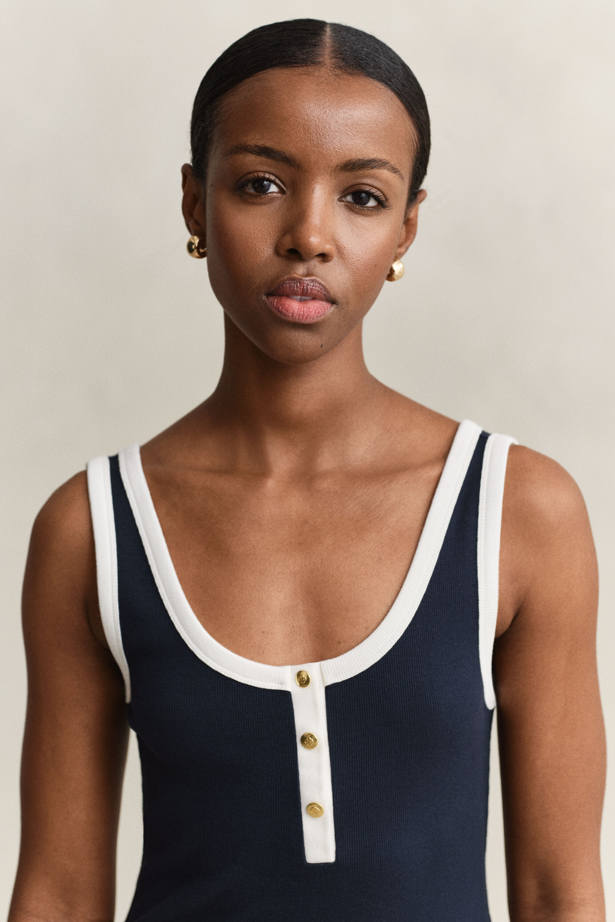 Ribstrikket tank-kjole