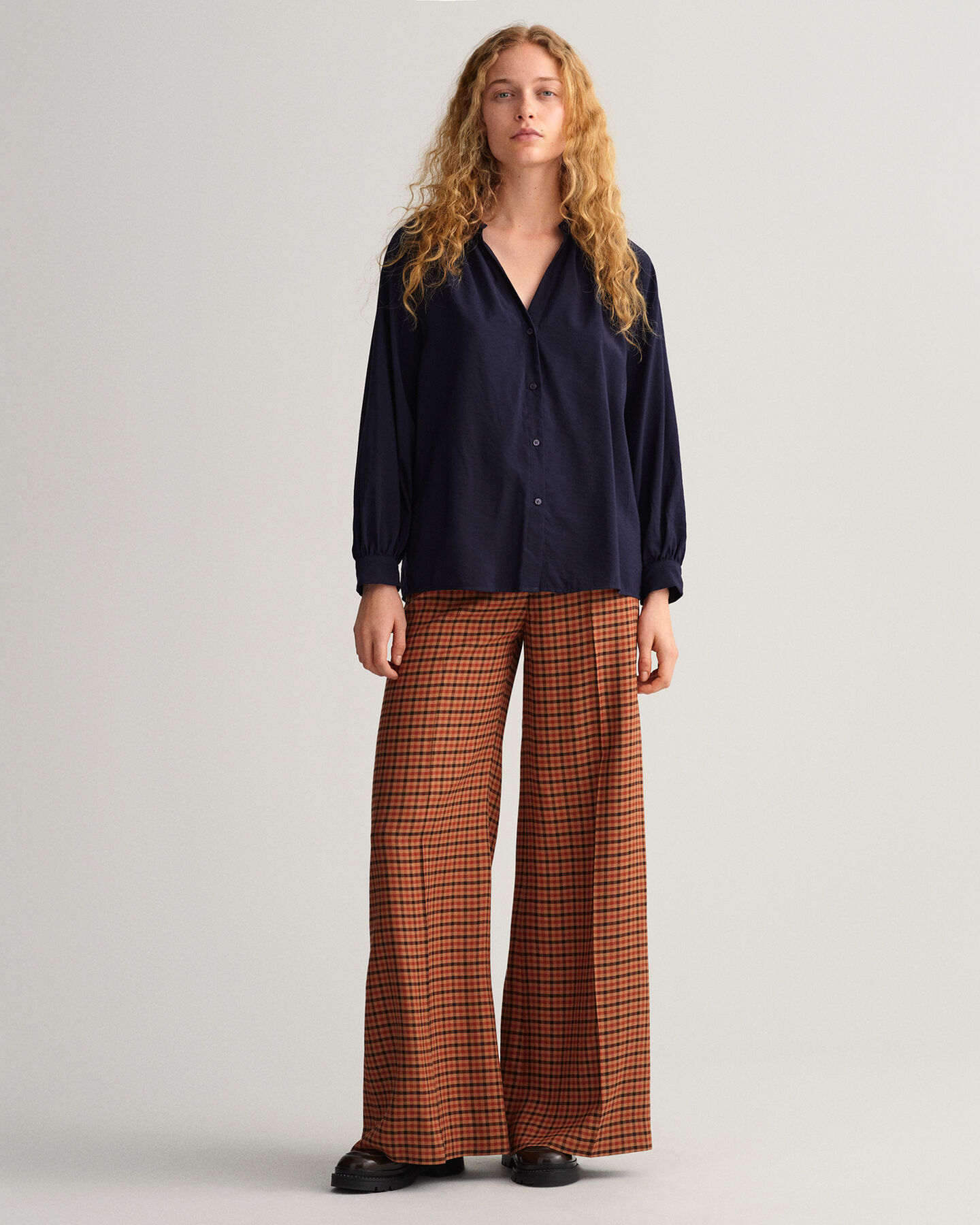 Bluse med stående krave