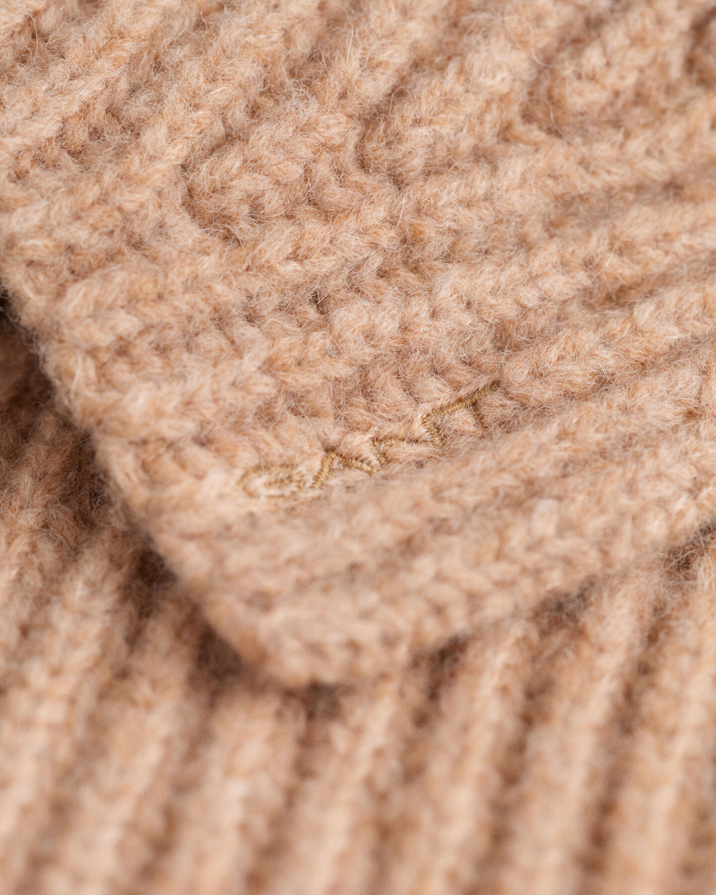 Ribstrikket forstykke