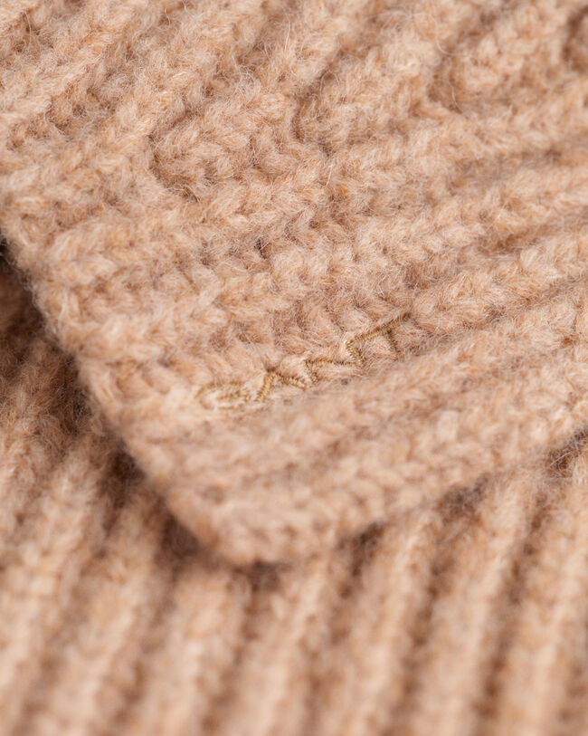 Ribstrikket forstykke