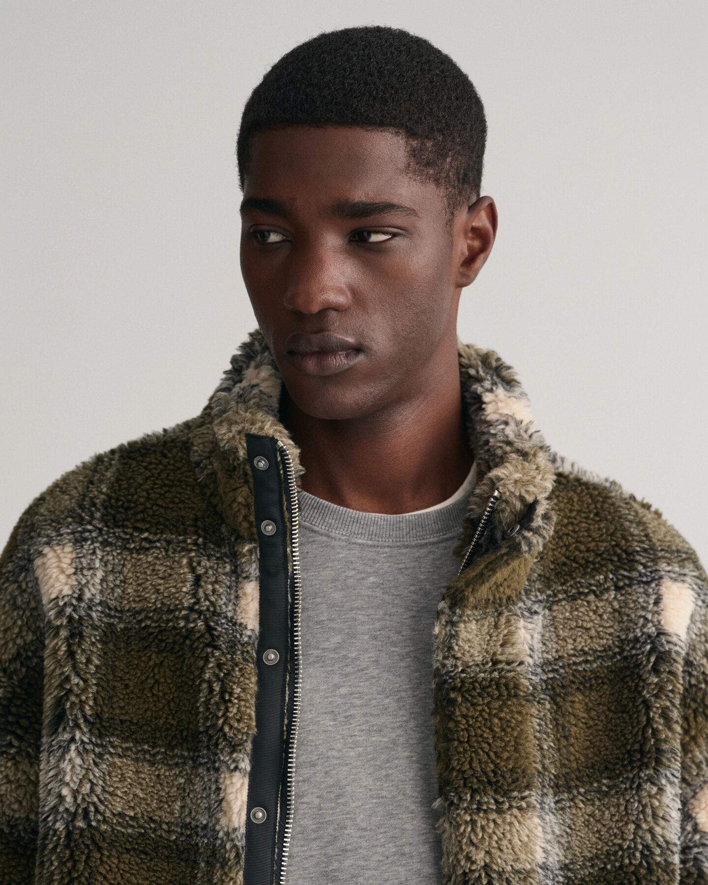 Ternet fleece jakke med lynlås