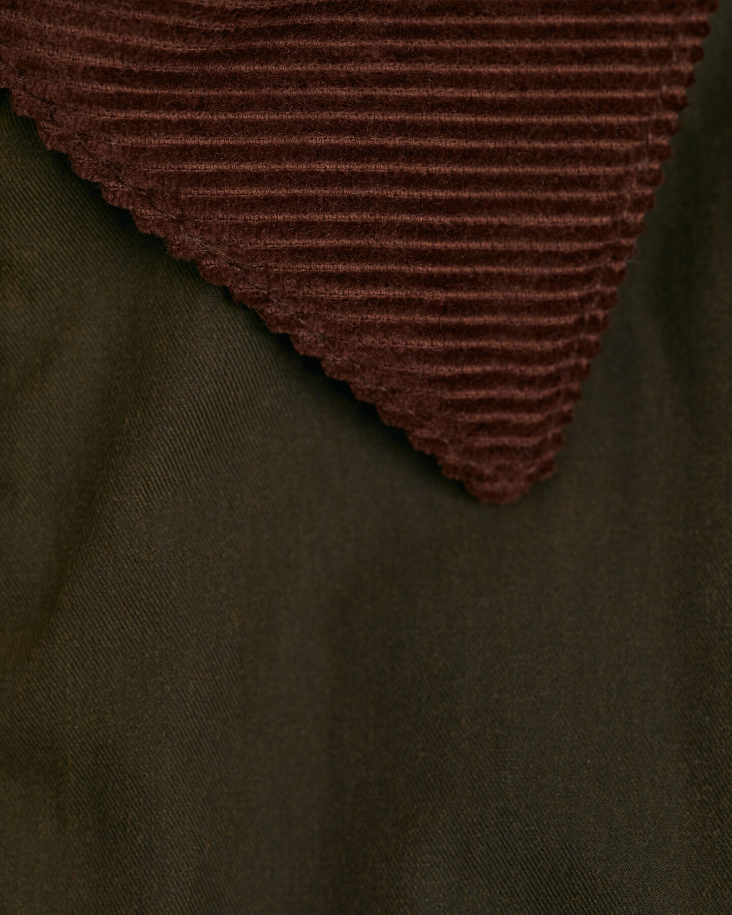 Vokset jakke i mellemlængde