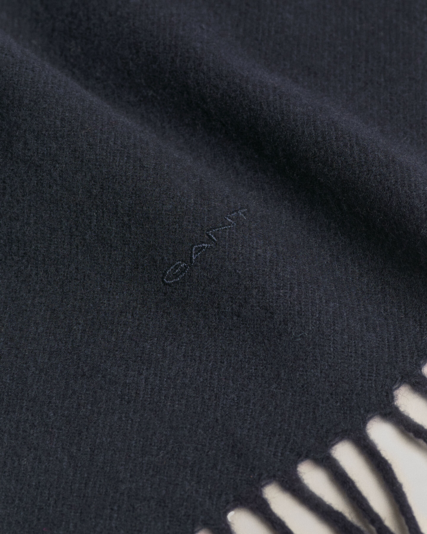 Ensfarvet uldhalstørklæde