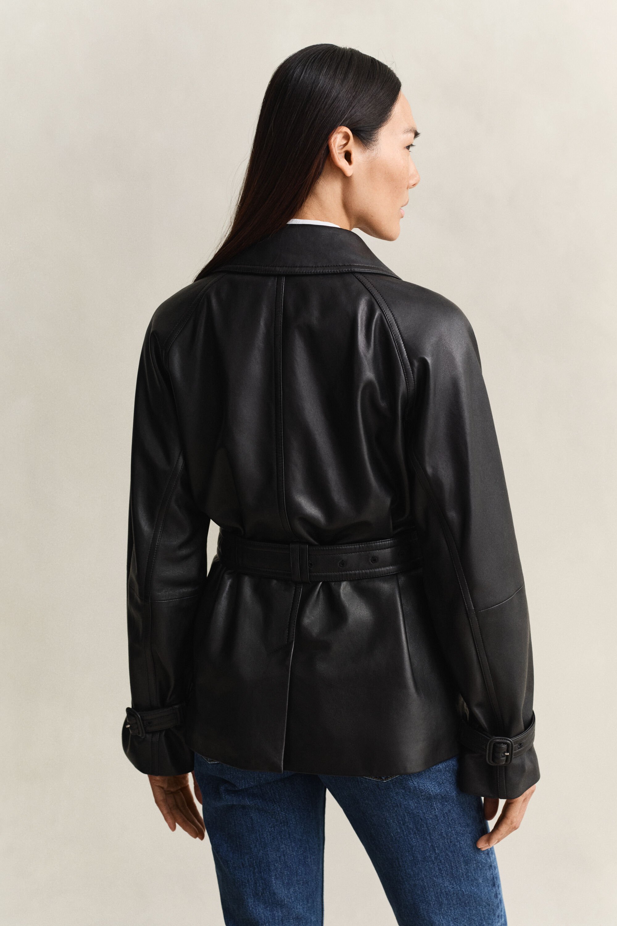 Kort trenchcoat i læder