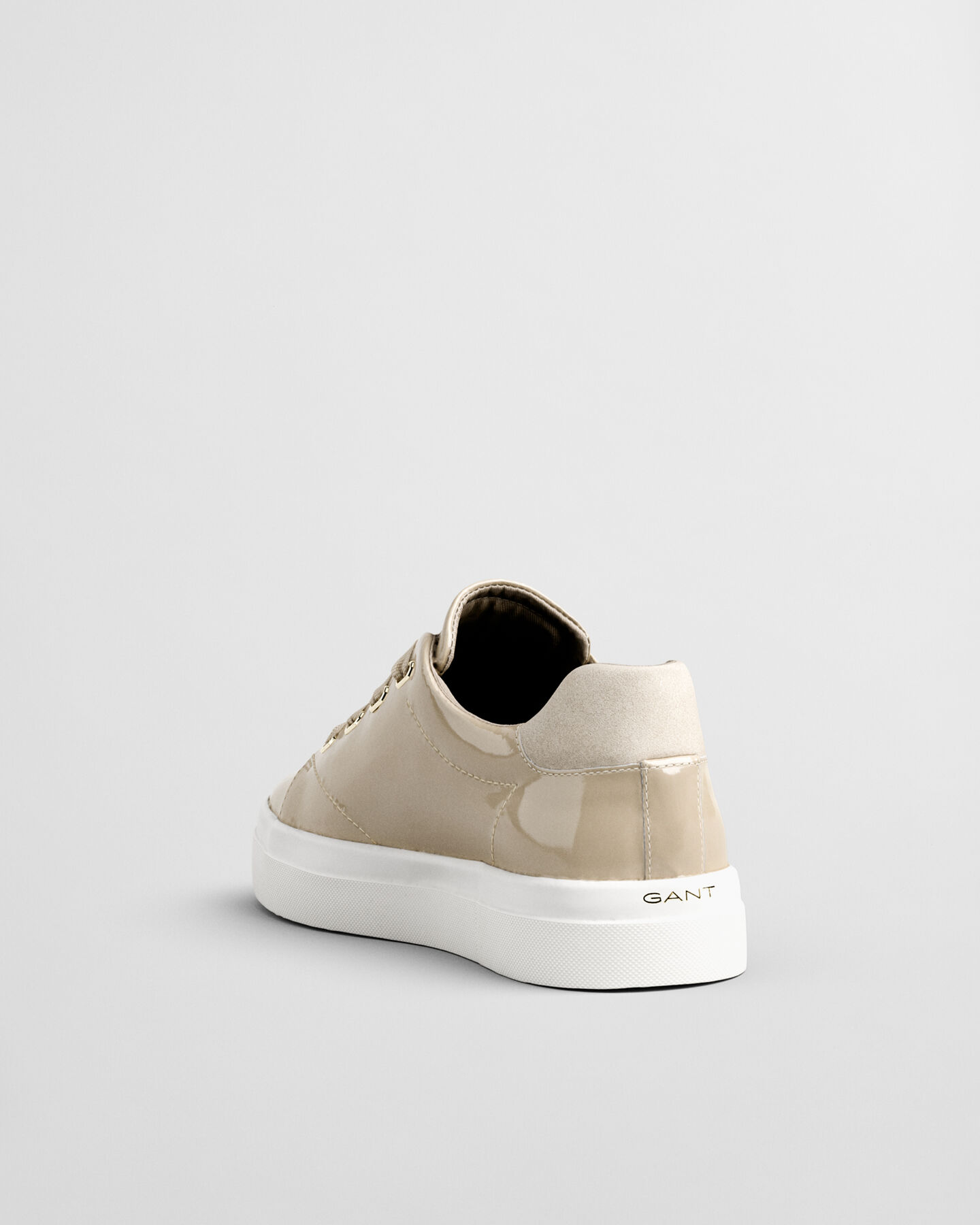 Avona sneakers i lakoksel&aelig;der