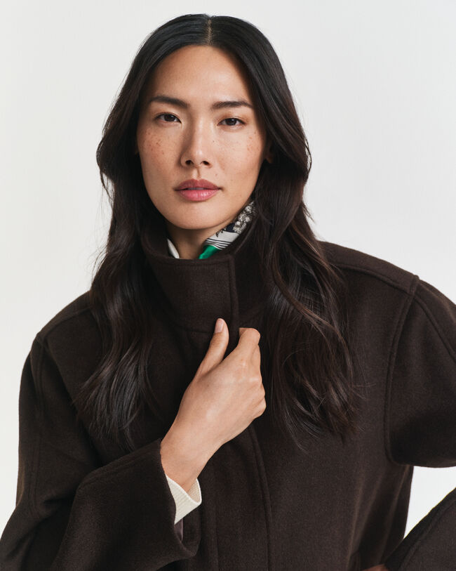 Kort uldjakke med lynlås