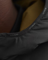 Vendbar jakke med h&aelig;tte