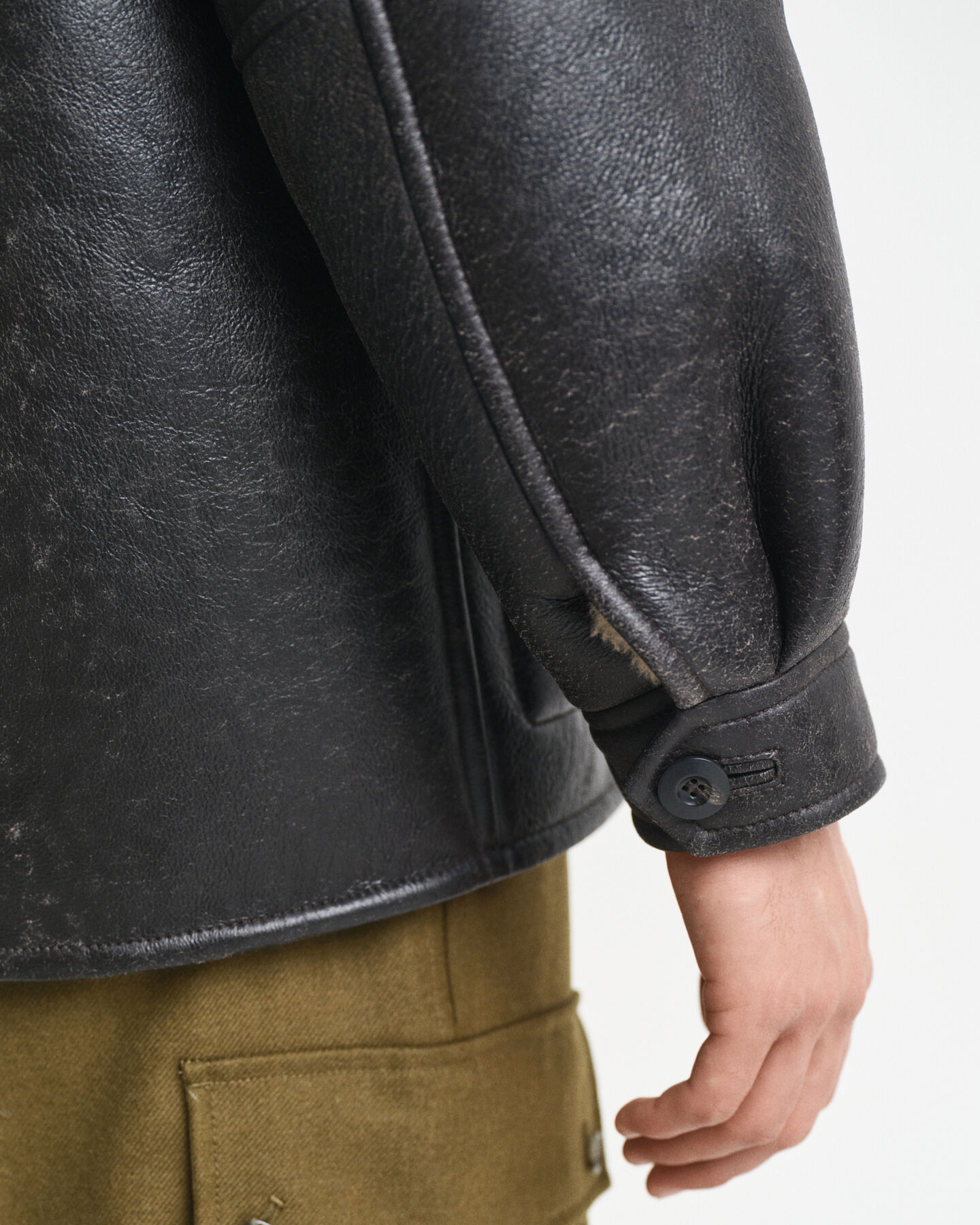 Lammeskindsjakke med slidt læderlook