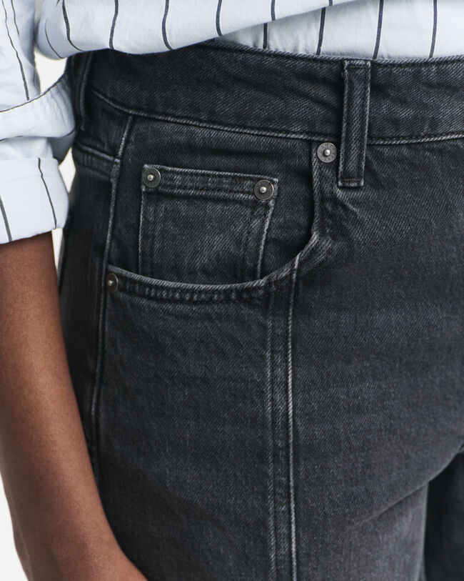 Relaxed fit jeans med lige søm